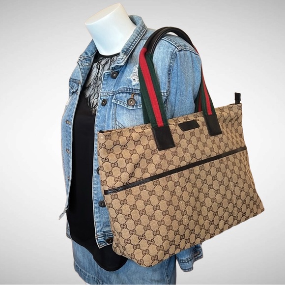 A291- 💯 % authentic Gucci shoulder bag - Picture 2 of 16